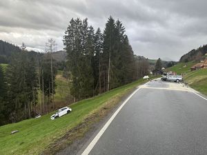 Autounfall in Bühler: Drei Verletzte und hoher Sachschaden am Samstag, 16. März 2024