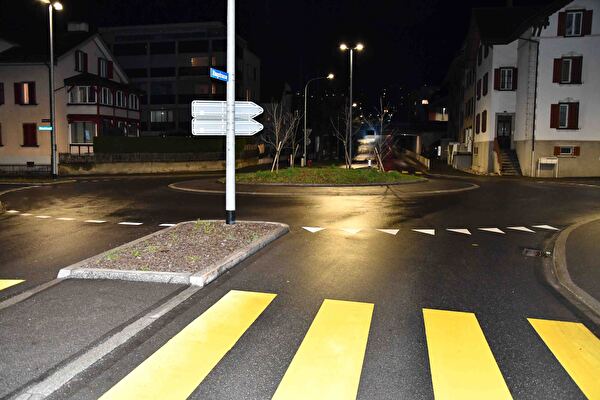 Unfall in Chur: Fahrradfahrerin verletzt am Kreisel Ring-/Wiesentalstrasse