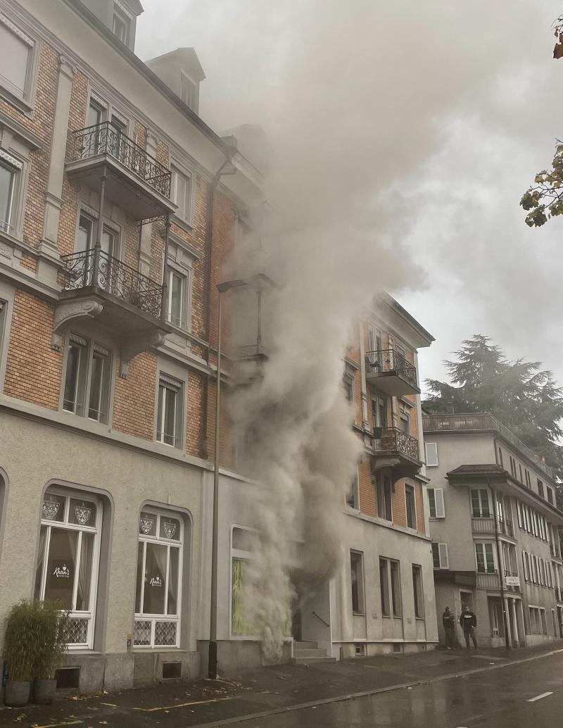 Horgen: Brand in Wohn- und Geschäftshaus