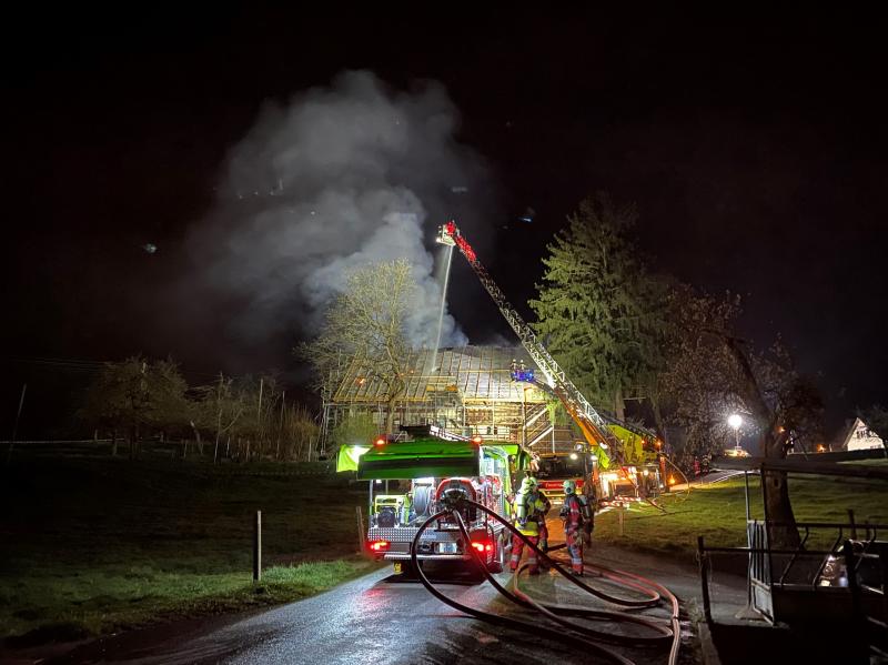 Zwillikon: Brand eines Bauernhauses fordert hohen Sachschaden