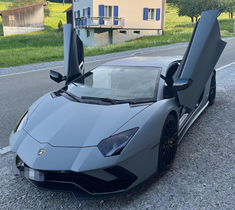 Flawil: Mit Lamborghini durch Fahrt aufgefallen – Zeugenaufruf