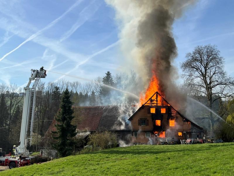 Niederglatt: Bauernhaus in Brand geraten