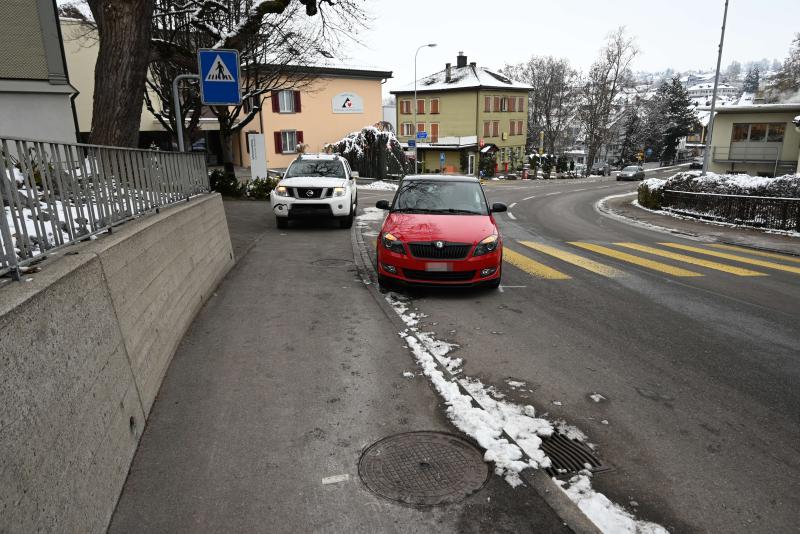 Oberuzwil: Auffahrunfall zwischen Pick-up und Auto