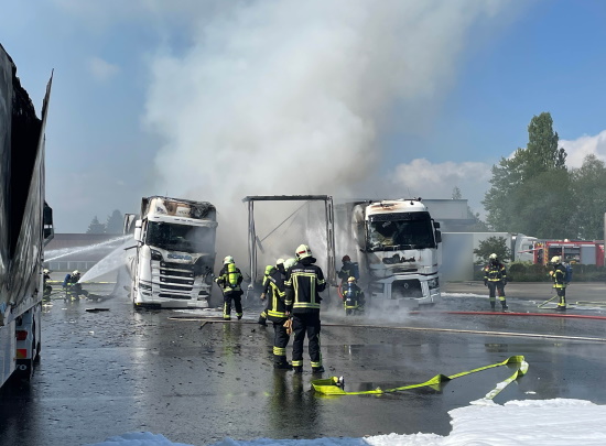 Brand von mehreren Lastwagen in Domdidier