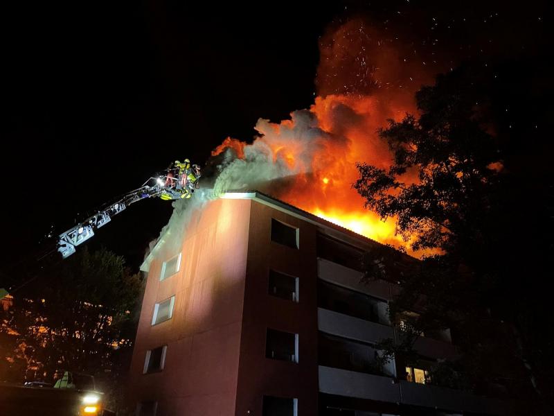 Uster: Grosser Sachschaden bei Brand in einem Mehrfamilienhaus
