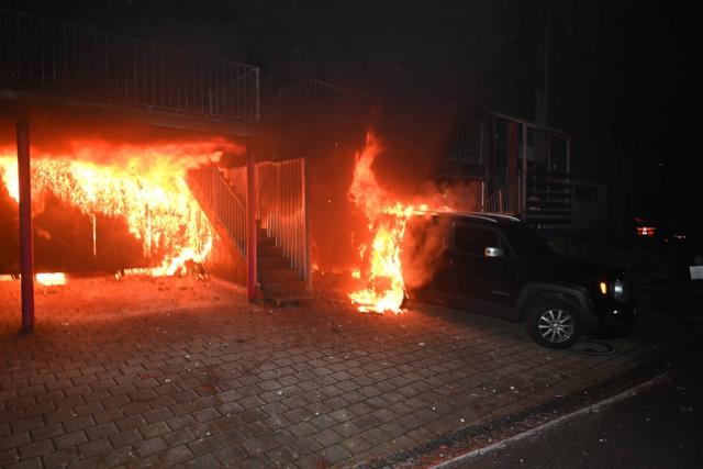 Brand in der Büchelstraße: Auto und Carport beschädigt, niemand verletzt