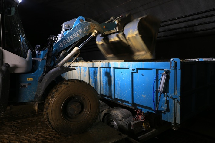 Der Lötschberg-Basistunnel ist wieder geöffnet - Aufräumarbeiten erfolgreich abgeschlossen