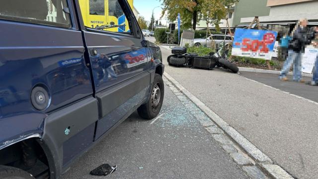 Schwerer Unfall in Wittenbach: Elektro-Kleinmotorrad und Auto kollidieren
