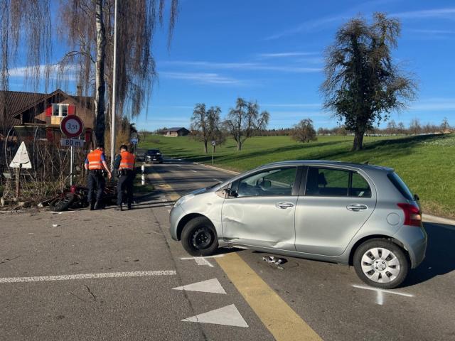 Unfall auf der Sonnentalstrasse: Motorrad und Auto kollidieren