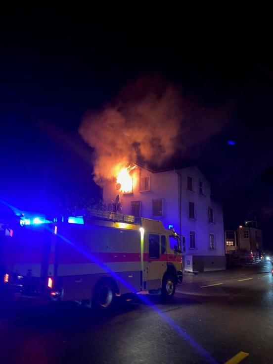 Birmensdorf: Grosser Sachschaden bei Brand eines Mehrfamilienhauses