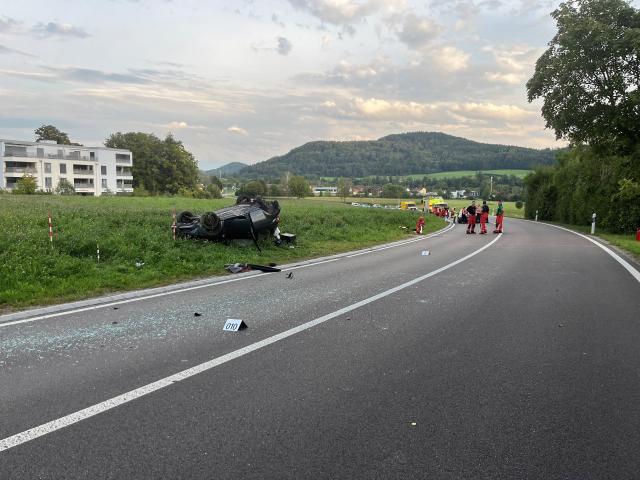 Neftenbach: Automobilist bei Selbstunfall schwer verletzt