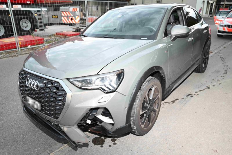 Widnau: Auto prallt gegen Metallstange – Fahrerin alkoholisiert