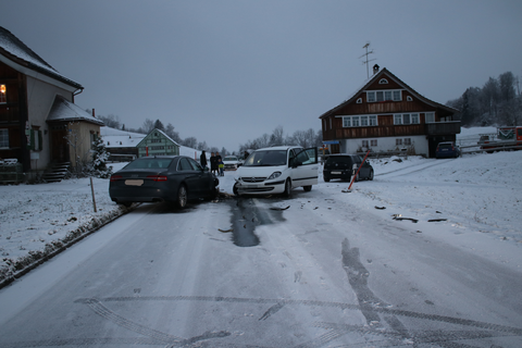 Appenzell - Seitliche Frontalkollision zwischen zwei Personenwagen