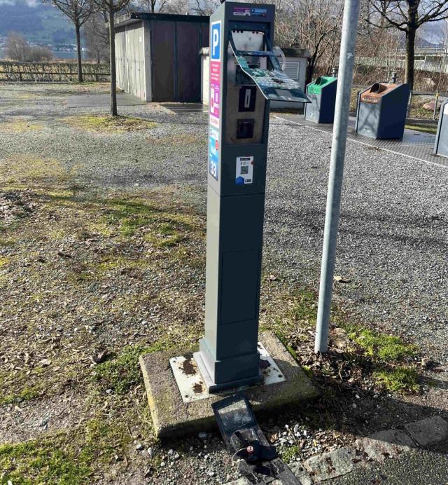 Sprengungen von Parkautomaten in Rapperswil-Jona: Sachschaden von zehntausend Franken - Zeugen gesucht