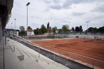 Eröffnung der Tennisplätze Neufeld – Schwimmhalle fast fertig