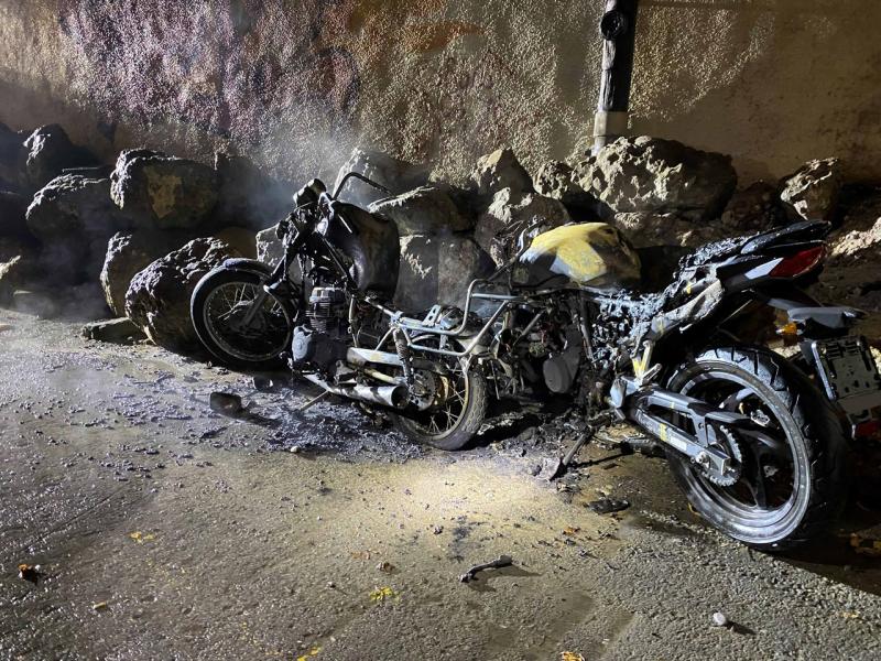 Risch Rotkreuz: Motorräder in Brand - Zeugenaufruf