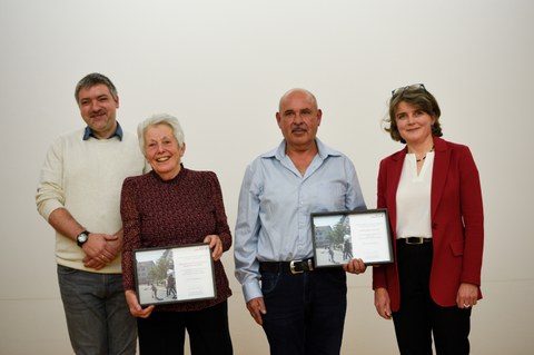2 Gewinner: Freiwilligenpreis 2022 geht an «Freiwillige Begleitgruppe für Flüchtlinge» Arlesheim und Rosario Catalano, Obmann Vogelvolière Sissach