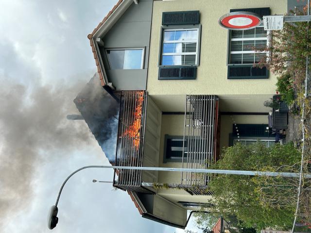 Brand in Einfamilienhaus in Münsingen: Feuer auf Balkon ausgebrochen