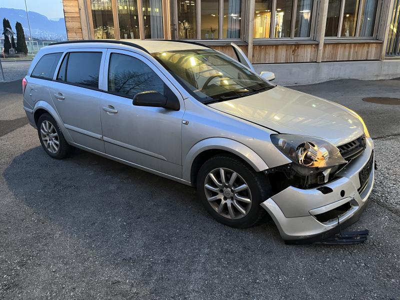 Altstätten: Selbstunfall mit Auto – fahrunfähig und ohne Führerausweis
