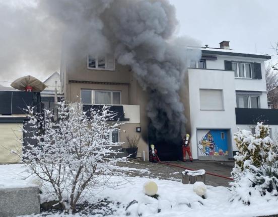 Wiesendangen: Grosser Sachschaden bei Brand in Garage
