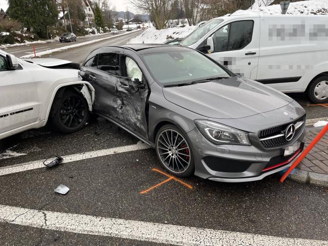 Rapperswil-Jona: Verkehrsunfall zwischen drei Fahrzeugen