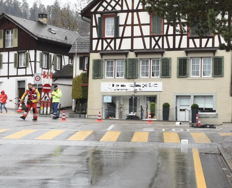 Oberrieden: Velofahrerin bei Verkehrsunfall schwer verletzt
