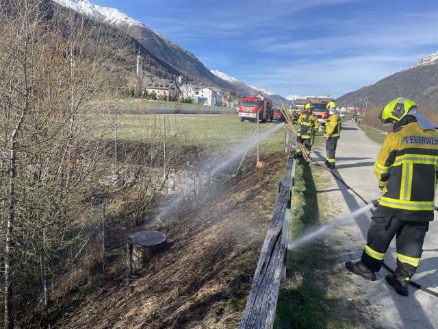 Samedan: Feuerwehreinsatz wegen Flurbrand