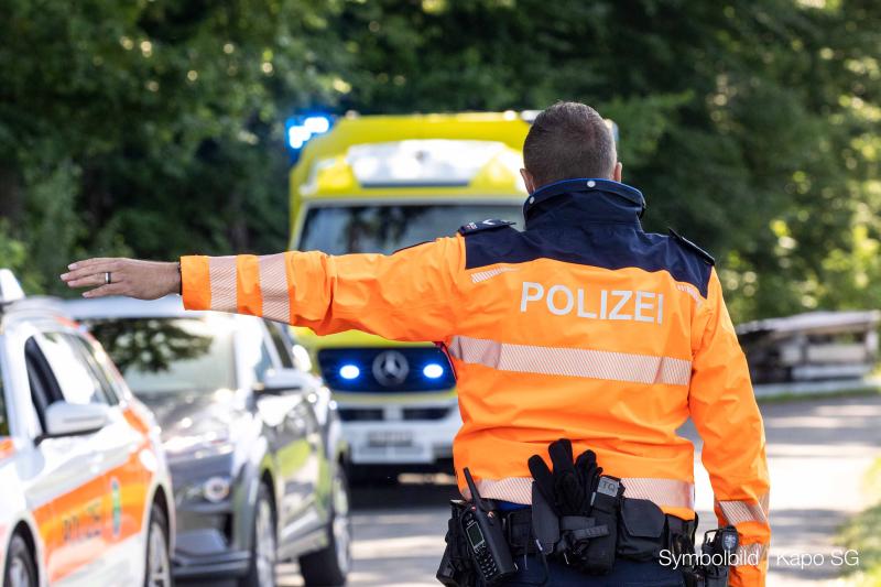 Rüeterswil: Kind fährt mit Schneerutscher in Auto – leicht verletzt