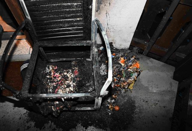 Brand auf Balkon eines Mehrfamilienhauses in Steinenbach: Sachschaden und Ursache enthüllt