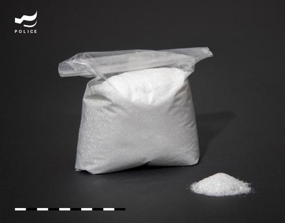 Verhaftung von Drogenhändlern im Greyerzbezirk: Organisierter Kokain- und Ketaminhandel aufgedeckt.