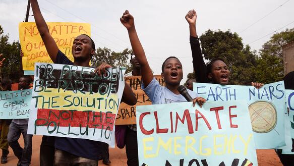 COP28: Schutz für Menschenrechte und Ausstieg aus fossilen Brennstoffen gefordert
