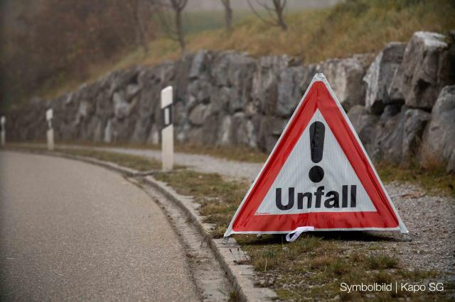 Motorradunfall auf Murgstraße: Junger Fahrer verletzt bei Unfall in Gähwil