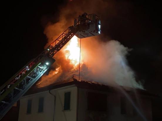 Männedorf: Flammen greifen auf Gebäude über