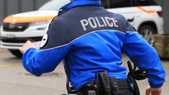 Raubüberfall in Villars-sur-Glâne: Täter identifiziert und festgenommen