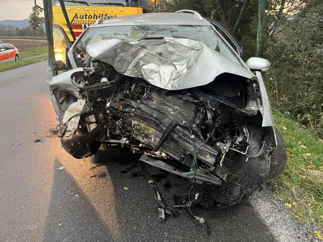 Altstätten: Fahrunfähige Autofahrerin verursacht Selbstunfall