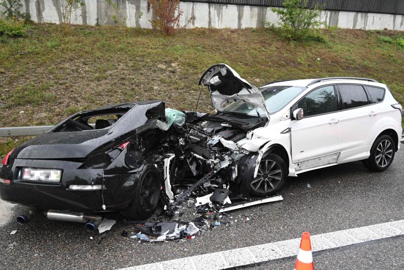 Bazenheid: Unfall zwischen zwei Autos – Autofahrer verstorben