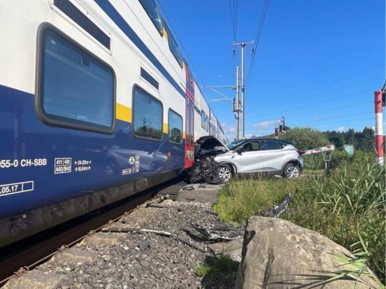 S-Bahn-Unfall in Hinwil: Ersatzbusse, Sachschaden und Streckensperrung