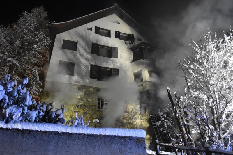 St. Moritz: Feuerwehreinsatz wegen Brand in Mehrfamilienhaus