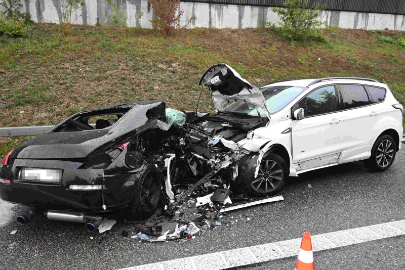 Bazenheid: Unfall zwischen zwei Autos