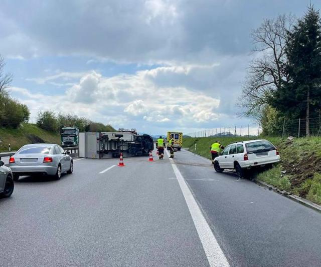 Verkehrsunfall auf Autobahn A12 zwischen Vaulruz und Châtel-St-Denis: Zwei Verletzte