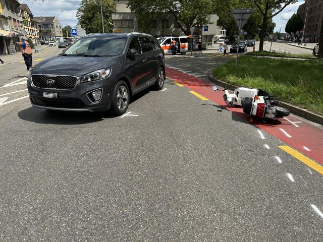 Verkehrsunfall mit leicht verletzter Rollerfahrerin