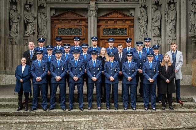 25 Polizistinnen und Polizisten in Ausbildung wurden heute in Freiburg vereidigt