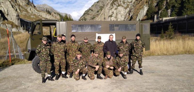 Sicherheitsdirektor Mario Fehr besucht Zürcher «Götti»-Bataillon im Wiederholungskurs