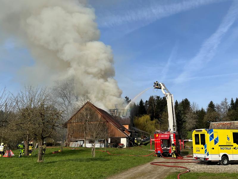 Niederglatt: Bauernhaus in Brand geraten