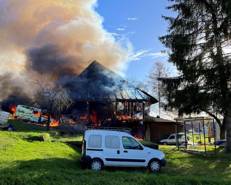 Oberneunforn: Brand eines Bauernhauses