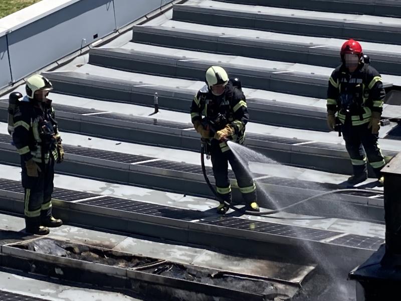 Champfèr: Dachbrand an Mehrfamilienhaus