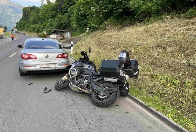 Unterterzen: Auffahrunfall zwischen Motorrad und Auto