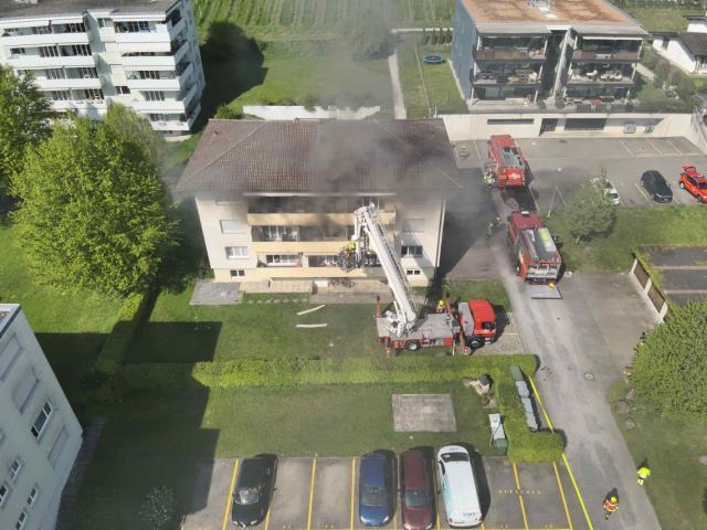 Uznach: Brand in Wohnung eines Mehrfamilienhauses