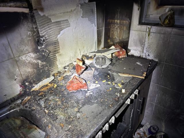Küchenbrand im Mehrfamilienhaus im Hoelzli in St. Gallen: Zwei Personen ins Krankenhaus gebracht