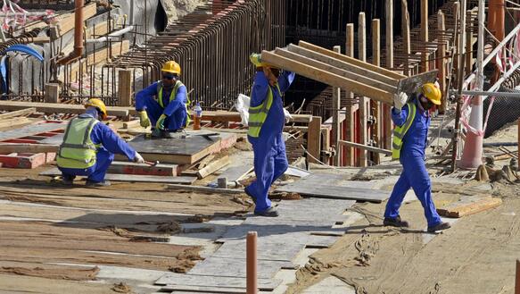 Fußball-WM in Katar: Umfrage zeigt Unterstützung für Entschädigung von Arbeitsmigrant*innen
